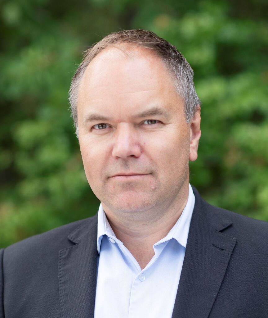 Portrait photo of Henrik Johansson